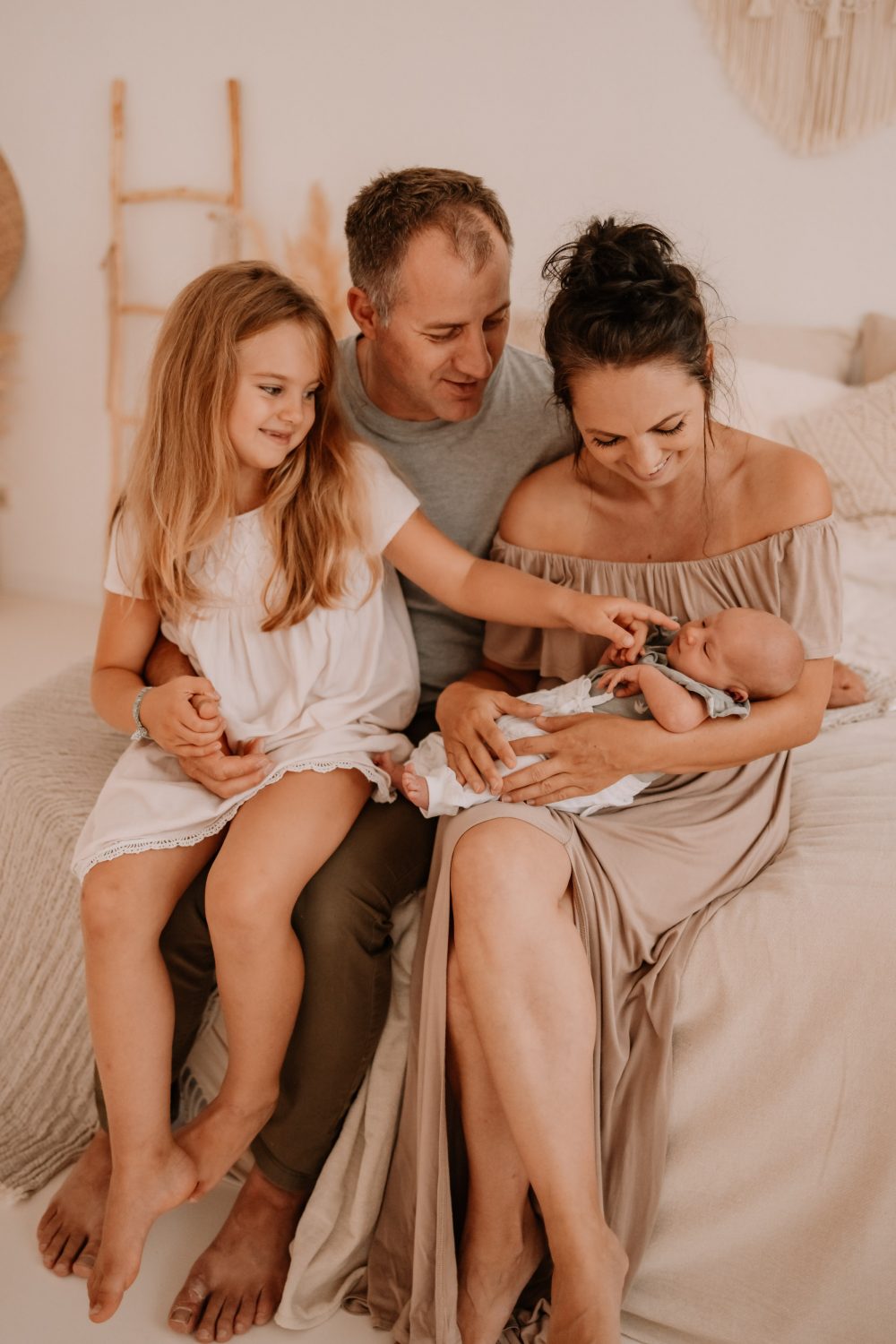 Natürliches Newbornshooting Neugeborenen Fotos Babyshooting Babyfotos indoor Studio Tageslichtstudio Newborn Freiburg Emmendingen Teningen Lörrach Offenburg