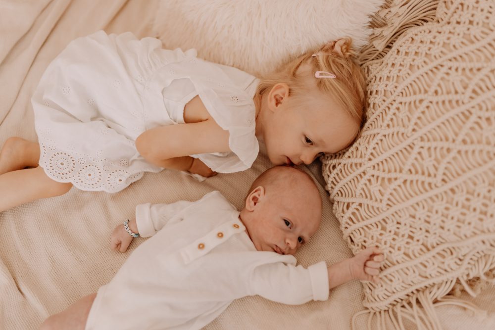 Natürliches Newbornshooting Neugeborenen Fotos Babyshooting Babyfotos indoor Studio Tageslichtstudio Newborn Freiburg Emmendingen Teningen Lörrach Offenburg