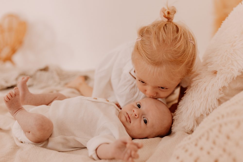 Natürliches Newbornshooting Neugeborenen Fotos Babyshooting Babyfotos indoor Studio Tageslichtstudio Newborn Freiburg Emmendingen Teningen Lörrach Offenburg