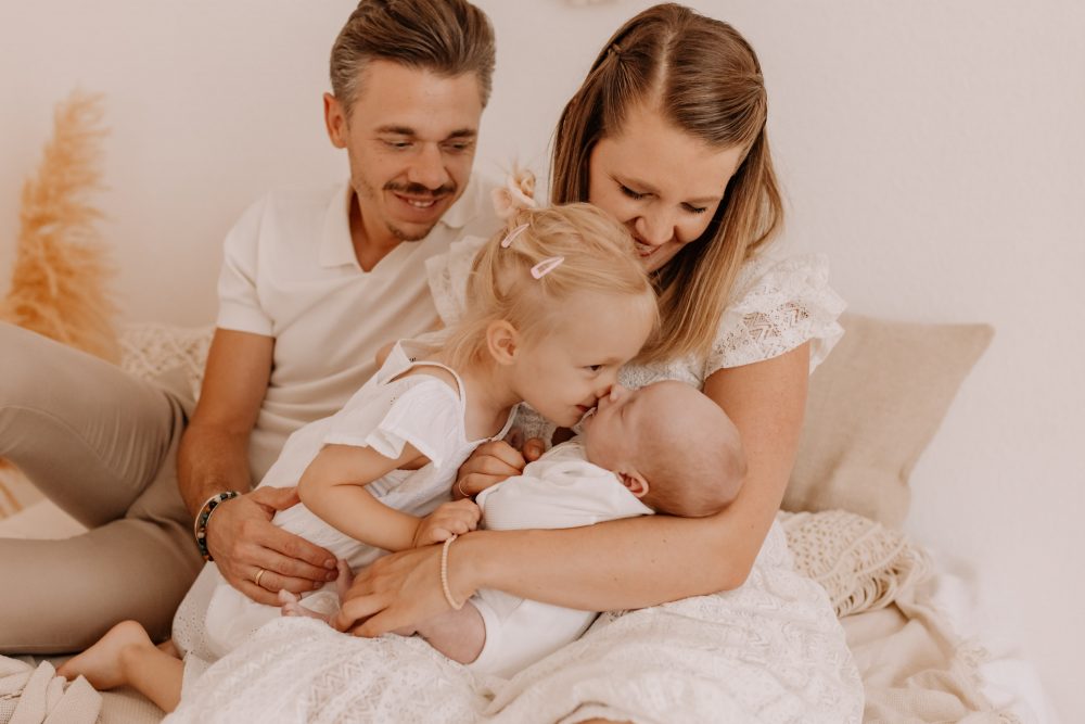 Natürliches Newbornshooting Neugeborenen Fotos Babyshooting Babyfotos indoor Studio Tageslichtstudio Newborn Freiburg Emmendingen Teningen Lörrach Offenburg