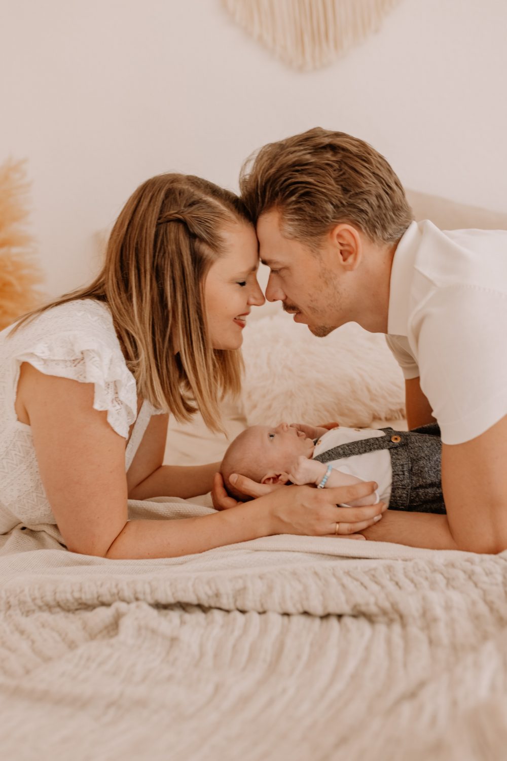 Natürliches Newbornshooting Neugeborenen Fotos Babyshooting Babyfotos indoor Studio Tageslichtstudio Newborn Freiburg Emmendingen Teningen Lörrach Offenburg