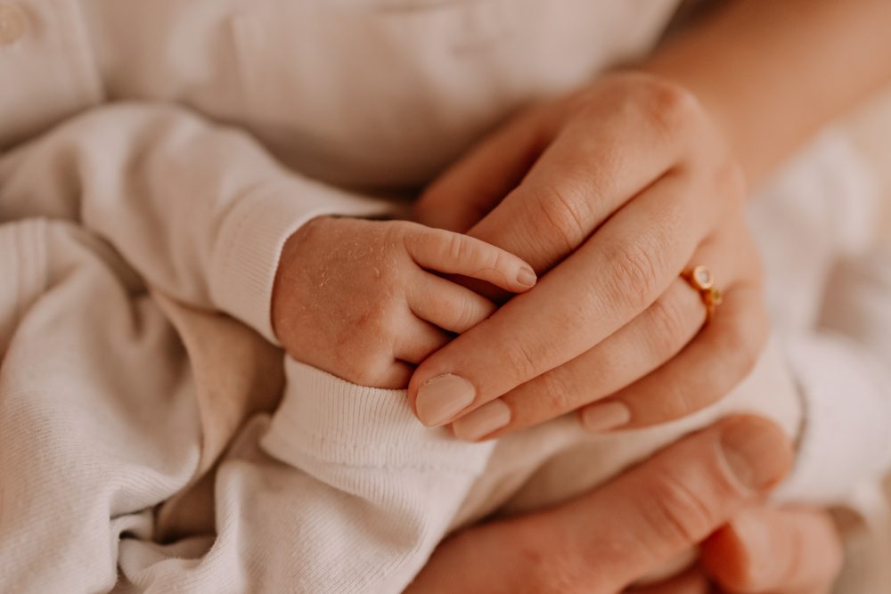 Natürliches Newbornshooting Neugeborenen Fotos Babyshooting Babyfotos indoor Studio Tageslichtstudio Newborn Freiburg Emmendingen Teningen Lörrach Offenburg